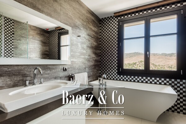 photo 35 Villa - Marbella East - Ref: 7739