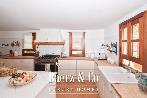 photo 6 Mansion with several Apartments and Pools