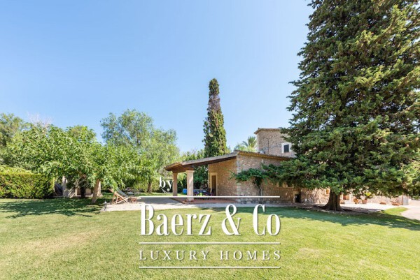 photo 12 This semi-detached townhouse, situated just two minutes' walk from Repic beach, offers just that- a sunny garden and easy access to the beach.