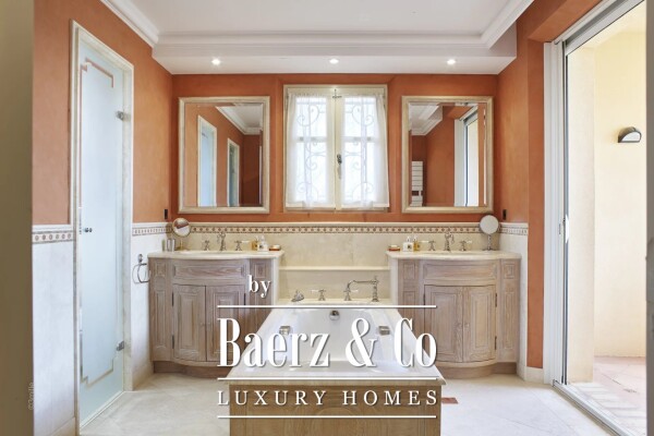 photo 8 Beautiful Provence-style villa in Terre Blanche Golf Estate