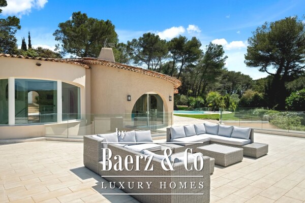 photo 11 Villa with view on Castelleras Castle