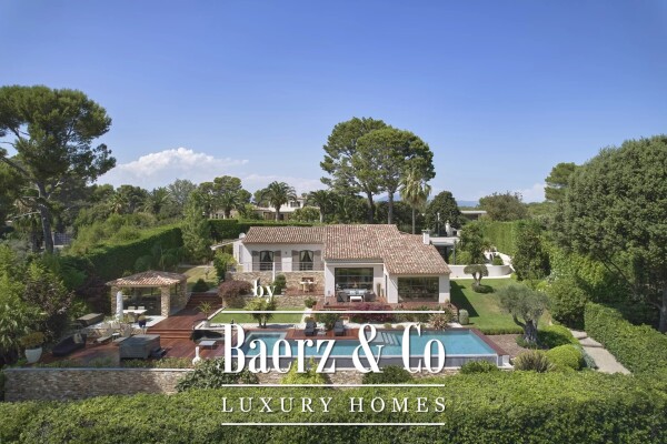 photo 4 Contemporary Provençal villa with a unique view