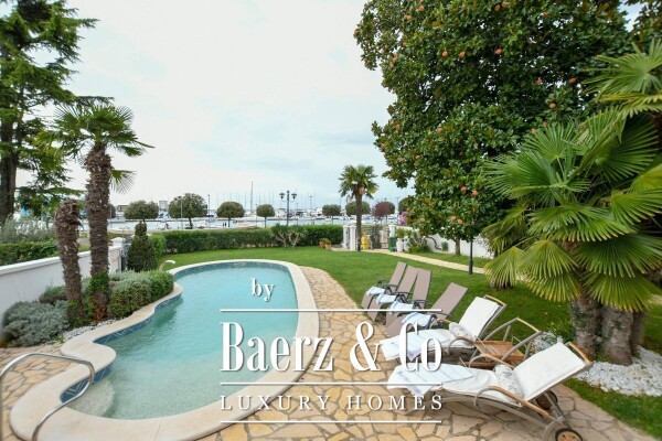 photo 4 Istria, Umag, beautiful house with pool, first row to the sea, NKP 430m2