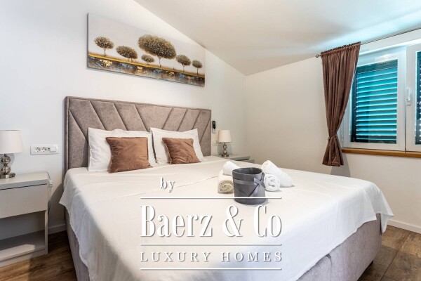 photo 21 Split, Jesenice, Beautiful authentic villa with a sea view