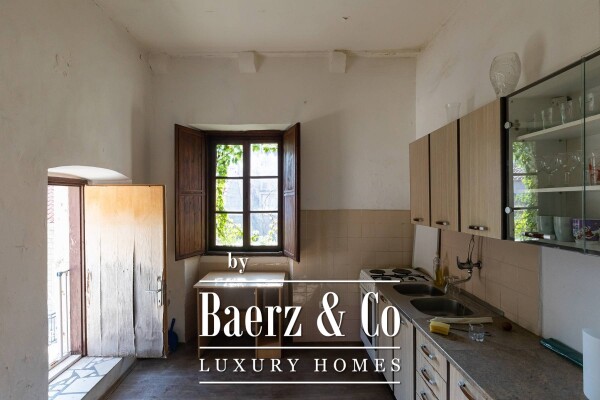 photo 12 Dubrovnik - Old Town, stone house with garden