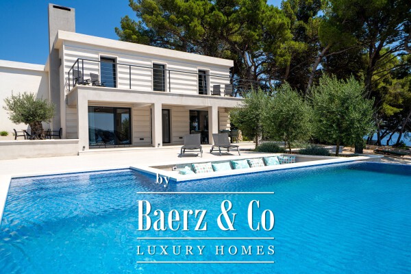 photo 2 Brač, villa in a beautiful position, 1st row by the sea