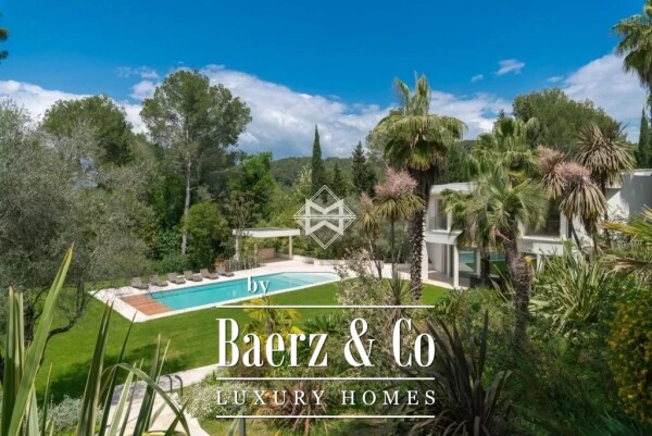 photo 11 Contemporary villa in a prestigious estate in Mougins
