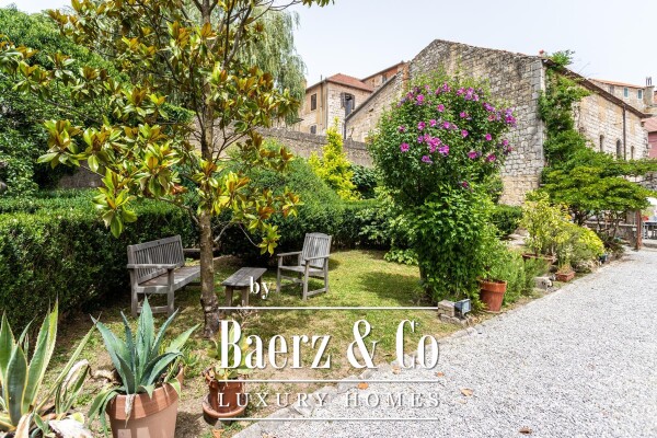 photo 3 Sinj, strict center, house with great potential