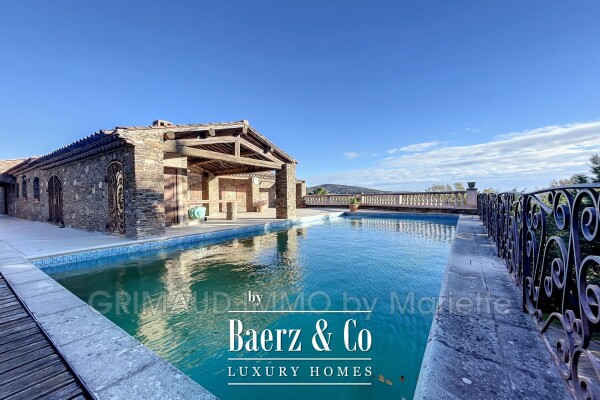 photo 10 Grimaud, France