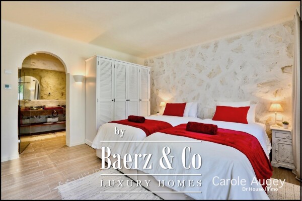 photo 6 Authentic Villa facing the Golf Course