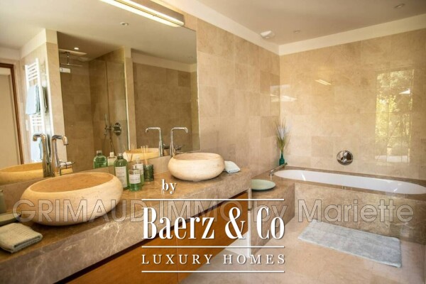 photo 9 Grimaud, France