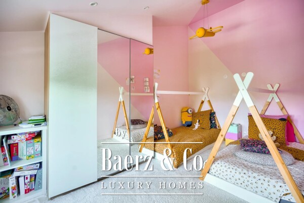 photo 18 Top Floor Duplex with Stunning Views of Île Seguin