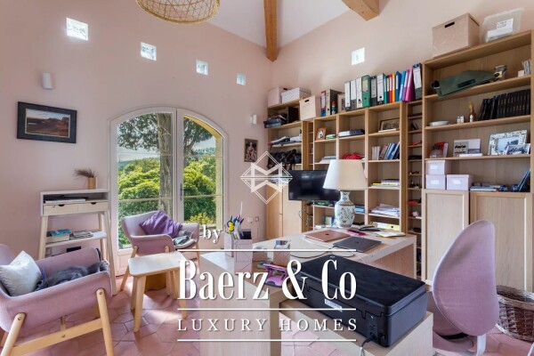 photo 11 Property with 2 Villas and Swimming Pool - Le Lavandou