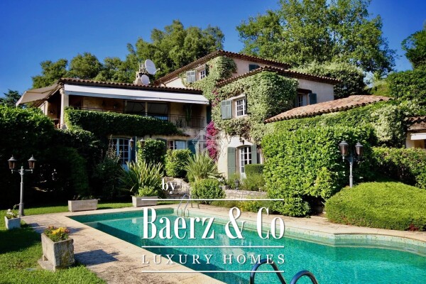 photo 1 Provençal house with sea view in sought-after estate
