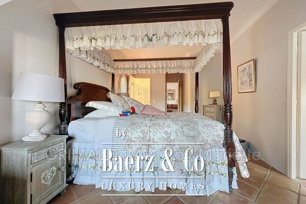 photo 11 beautiful property with 5 bedrooms, swimming pool and poolho