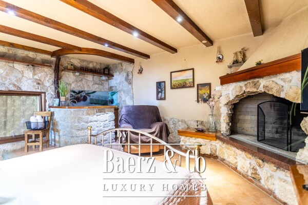 photo 15 Omiš, Stanići, a beautiful house with a sea view, total living area of 160 m² on a land plot of 2546