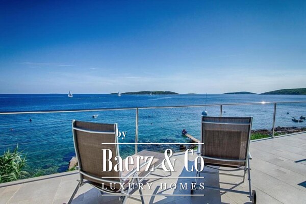 photo 3 Vis first row by the sea modern house 275 m2 net floor area on a 584 m2 plot