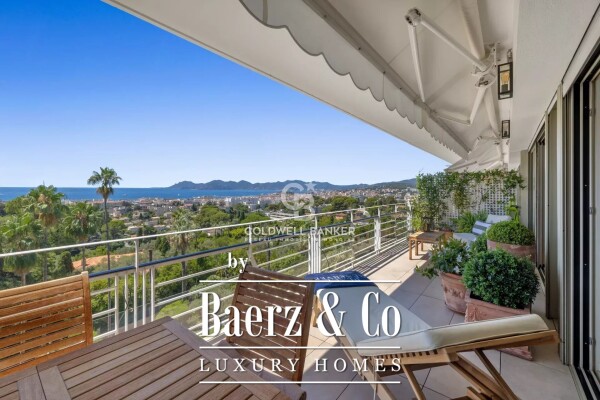 photo 1 Exceptional Apartment with Panoramic Sea View in a Prestigious Residence – Cannes Californie