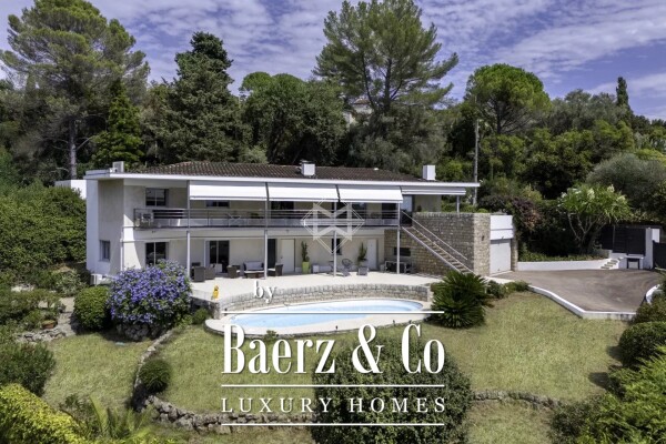 photo 1 Modern villa with dominant view