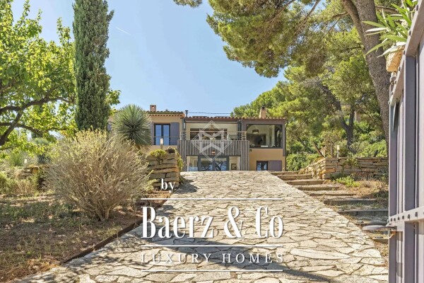 photo 4 Panoramic Sea View – A Rare Address in Giens