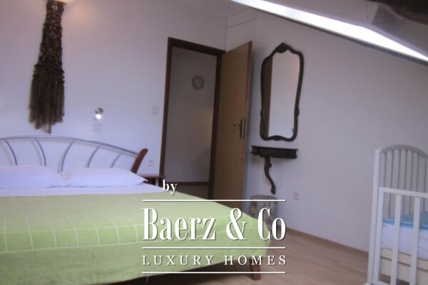 photo 6 Vis, Komiža, traditional stone house on the beach