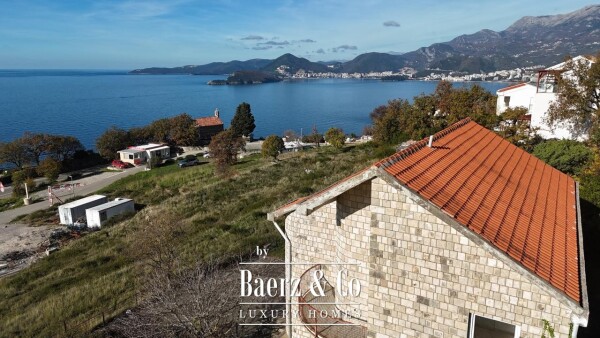 photo 8 House with a Plot in a Premium Location for Renovation