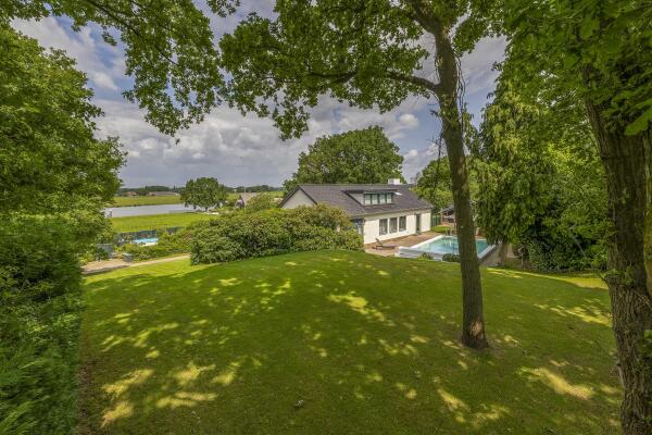 photo 3 Parallelweg 2