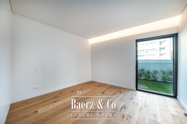 photo 31 4 bedroom flat with private garden, in Carcavelos