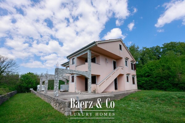 photo 1 House, Kras, beautiful house with 4 apartments and spacious garden