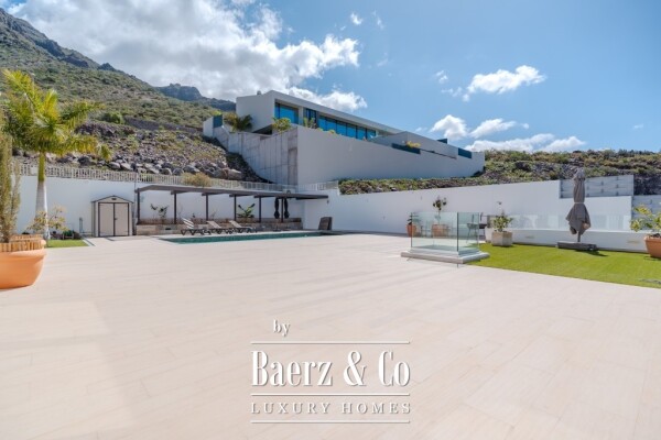 photo 8 VERY SPACIOUS 5 BEDROOM VILLA IN ROQUE DEL CONDE
