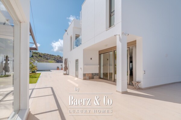 photo 10 VERY SPACIOUS 5 BEDROOM VILLA IN ROQUE DEL CONDE