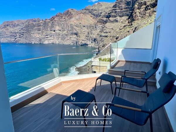 photo 31 Magnificent luxury villa on the seafront