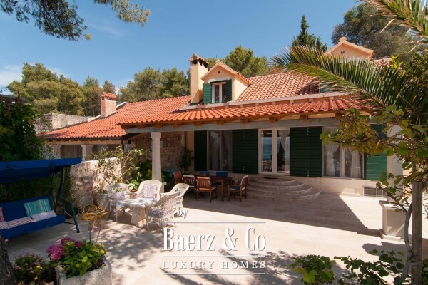 photo 2 Brac, beautiful Mediterranean house in a unique location, 1st row to the sea