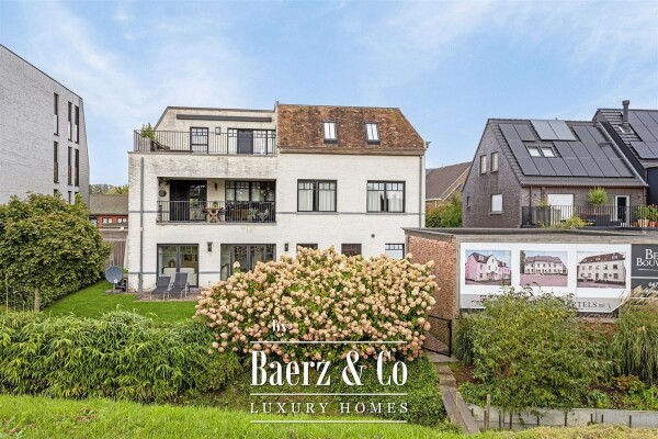 photo 23 Uitzonderlijke Duplex met zicht op kanaal, garage, carport en ruime (wijn)kelder!