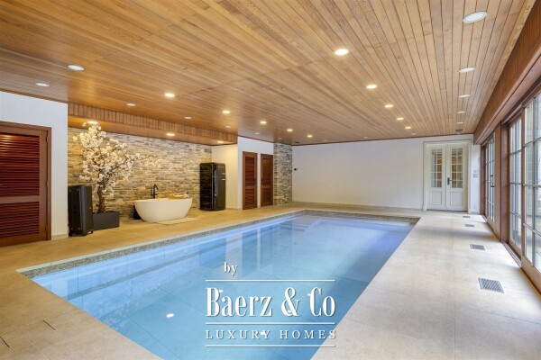 photo 3 Stijlvolle villa met binnen zwembad!