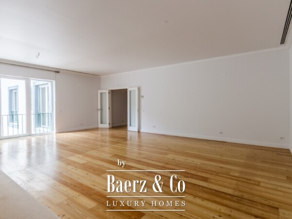 photo 1 3-bedroom apartment with private parking, in a prime Chiado location