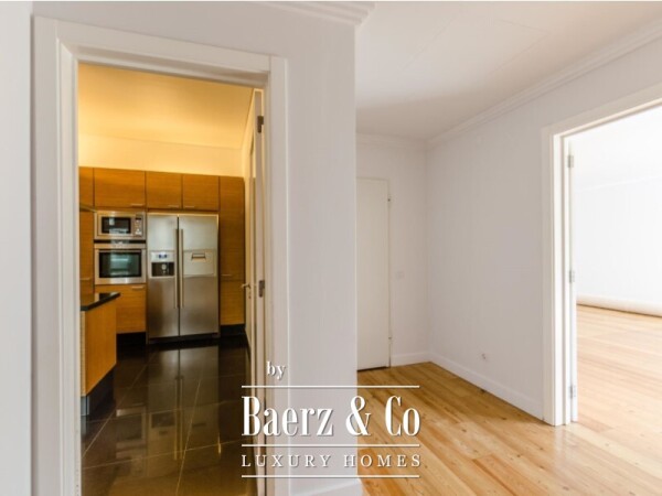 photo 5 3-bedroom apartment with private parking, in a prime Chiado location