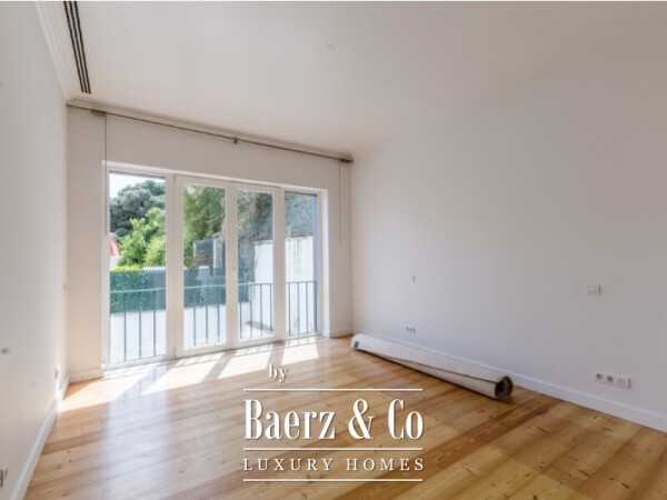 photo 7 3-bedroom apartment with private parking, in a prime Chiado location