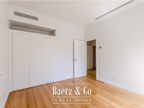 photo 10 3-bedroom apartment with private parking, in a prime Chiado location
