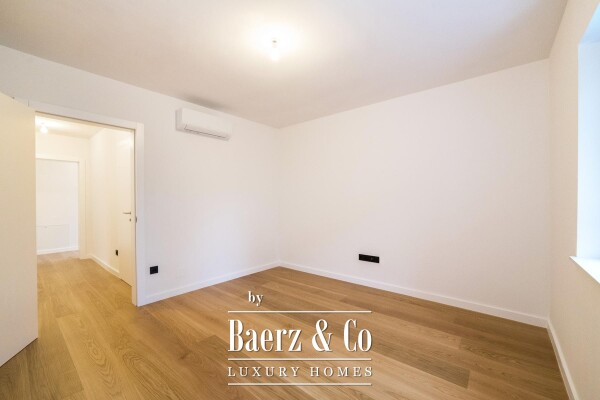 photo 15 Zagreb, Srebrnjak, modern four-room apartment 151.00 m² with garden and garage