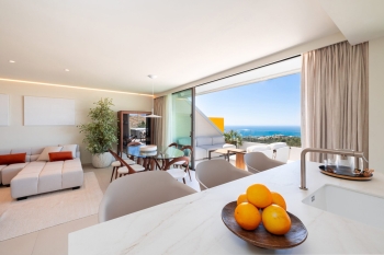 Bright Apartment with Private Terrace