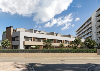 Classic Residence with Private Garden and Rooftop Pool